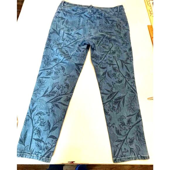 Soft Surroundings light wash Jeans Floral Leaf pattern PL Feminine  casual chic - Picture 2 of 10